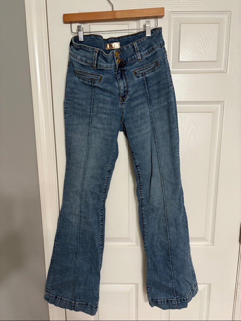 Kut from the Kloth Mid Blue Flare Jeans size 8